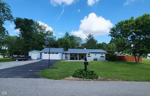 1003 Gray St, Veedersburg, IN 47987