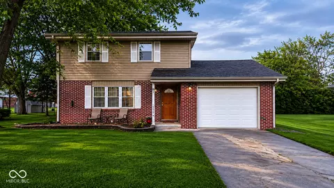 820 Maplewood Dr, Seymour, IN 47274