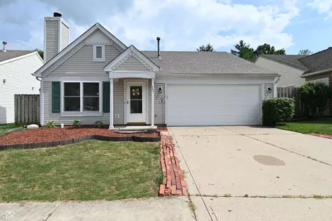347 Lake Ridge Ln, Greenwood, IN 46142