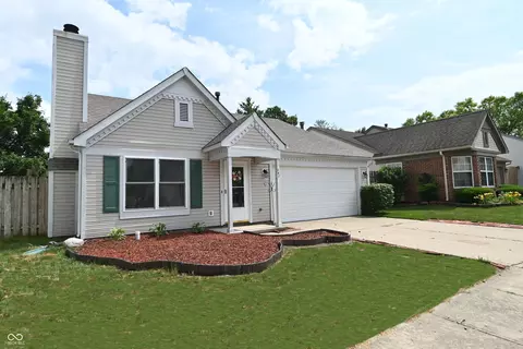 347 Lake Ridge Ln, Greenwood, IN 46142