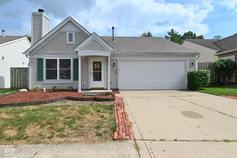 347 Lake Ridge Ln, Greenwood, IN 46142