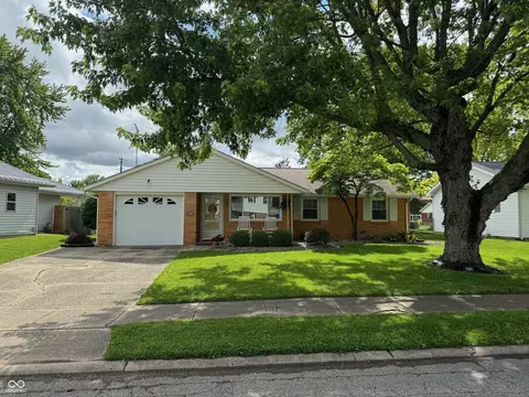 1215 N Woodward St, Lapel, IN 46051