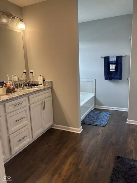 Bath - 6841 Bryant Pl, Plainfield, IN 46168 photo 2 of 5