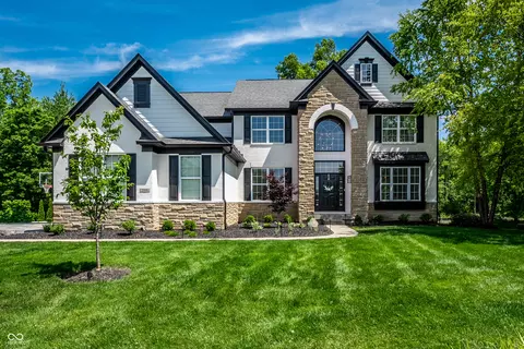 2500 Fawn Bluff Ct, Zionsville, IN 46077