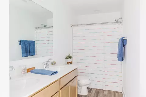 Bath - 6655 Cobblestone Dr, Pendleton, IN 46064 photo 2 of 2