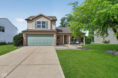 816 Heatherwood Dr, Greenwood, IN 46143