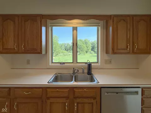 Kitchen - 4820 E 800 N, Columbus, IN 47203 photo 2 of 3