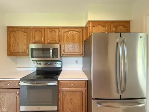 Kitchen - 4820 E 800 N, Columbus, IN 47203 photo 3 of 3