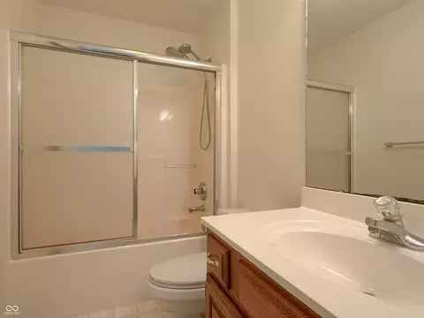 Bath - 4820 E 800 N, Columbus, IN 47203 photo 5 of 5