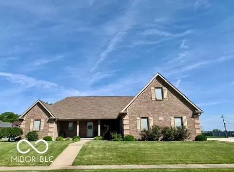 3555 Saint Andrews Pl, Seymour, IN 47274