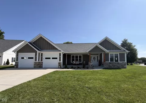 102 Shale Ct, Batesville, IN 47006