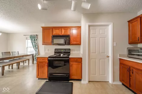 8039 S Evening Dr, Pendleton, IN 46064 photo 12