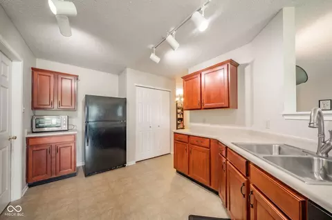 8039 S Evening Dr, Pendleton, IN 46064 photo 13