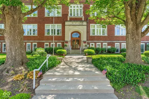 111 S Spring St #G6, Greencastle, IN 46135