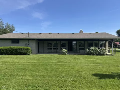 45 St Clair St, Mooresville, IN 46158