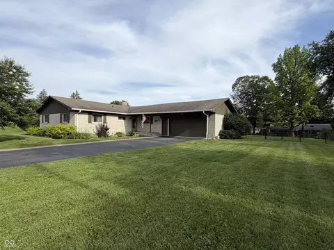 45 St Clair St, Mooresville, IN 46158