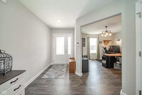 Entry Way - 6552 Blackthorne Dr, Pendleton, IN 46064 photo 1 of 6