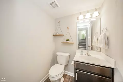 Bath - 6552 Blackthorne Dr, Pendleton, IN 46064 photo 1 of 4