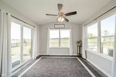 Entry Way - 6552 Blackthorne Dr, Pendleton, IN 46064 photo 5 of 6
