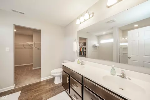 Bath - 6552 Blackthorne Dr, Pendleton, IN 46064 photo 3 of 4