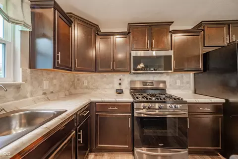 Kitchen - 6552 Blackthorne Dr, Pendleton, IN 46064 photo 2 of 4