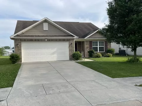 2731 Winding Creek Ln, Greenfield, IN 46140