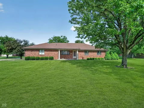 8782 Surrey Dr, Pendleton, IN 46064