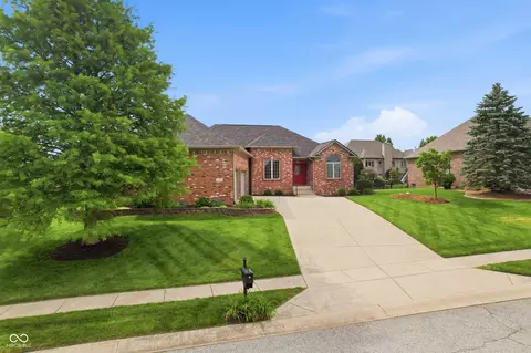 2937 Abbotsbury Ct, Greenwood, IN 46143