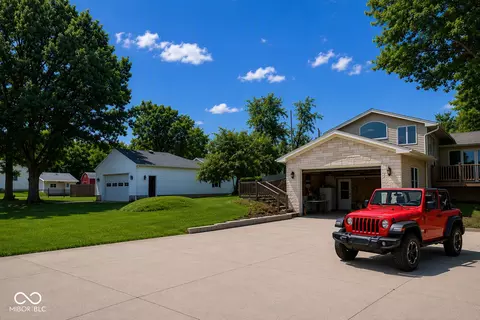 5329 W Smith Valley Rd, Greenwood, IN 46142
