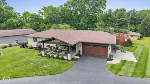 8490 Hilltop Ln, Martinsville, IN 46151