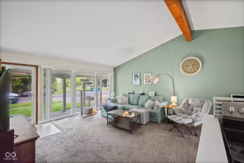 Living - 412 8th St, Covington, IN 47932 photo 1 of 2