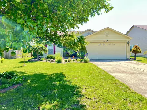 949 Runnymede Dr, Greenfield, IN 46140