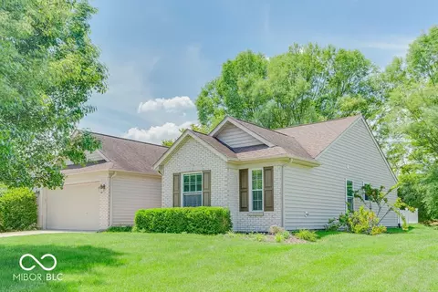 11798 Langham Crescent Ct, Fishers, IN 46037