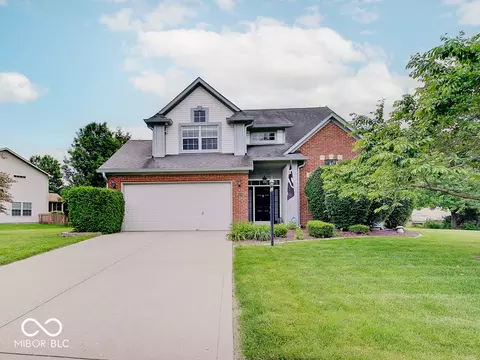 6215 Valleyview Dr, Fishers, IN 46038