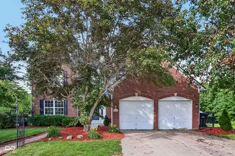 5422 Wakefield Dr S, Greenwood, IN 46142