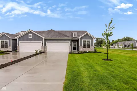 2027 Foothill Dr, Greenfield, IN 46140