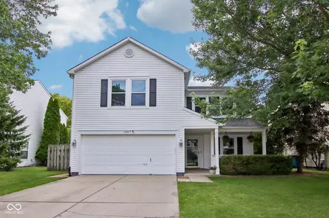 10047 Sapphire Berry Ln, Fishers, IN 46038