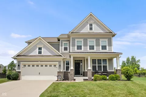 7727 Tanager Ct, Zionsville, IN 46077
