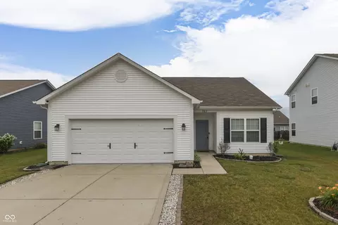 202 Longleaf Ln, Greenfield, IN 46140