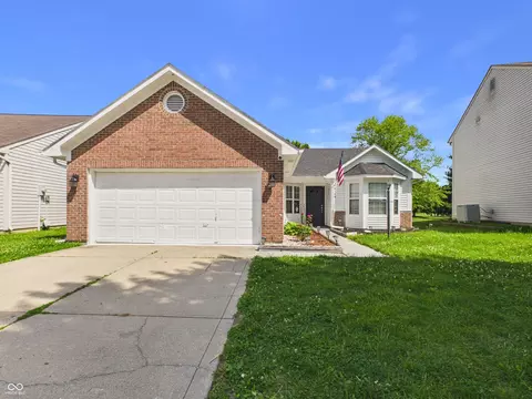 19124 Fox Chase Dr, Noblesville, IN 46062