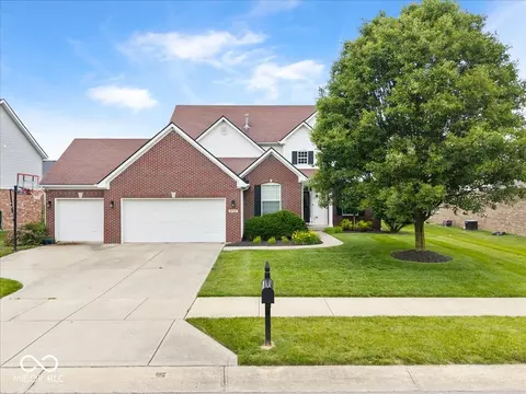 8702 N Autumnview Dr, Mccordsville, IN 46055