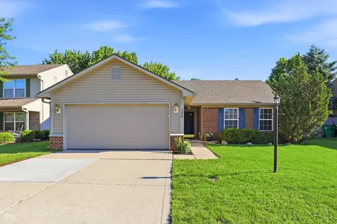 546 E Pine Ridge Dr, Westfield, IN 46074