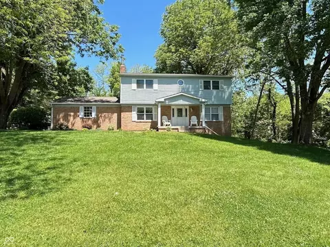 15830 E Lake Shore Dr N, Hope, IN 47246