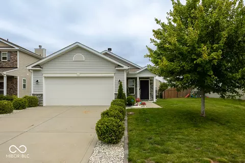 5774 White Pine Rd, Whitestown, IN 46075