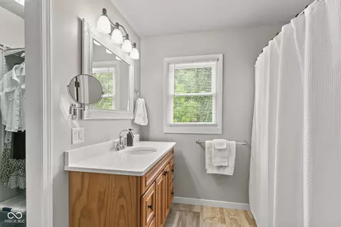 Bath - 594 E Harrod Rd, Austin, IN 47102 photo 1 of 4