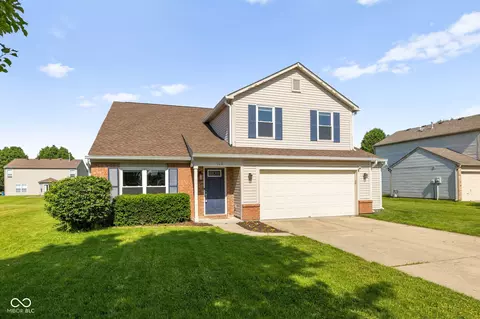 768 Yellowwood Dr, Greenwood, IN 46143