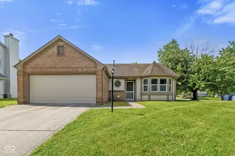 1015 Crimson King Pkwy, Mooresville, IN 46158