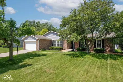 109 Willowood Ln, Fishers, IN 46038