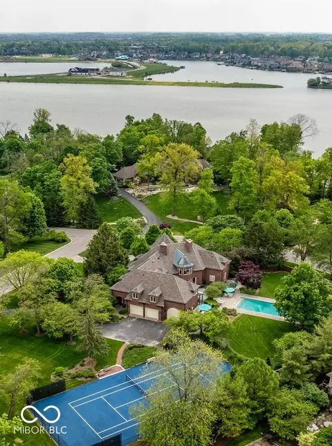 290 Breakwater Dr, Fishers, IN 46037