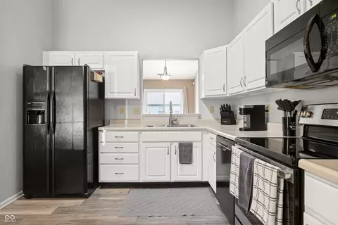 Kitchen - 10542 Cedar Dr, Fishers, IN 46037 photo 3 of 4
